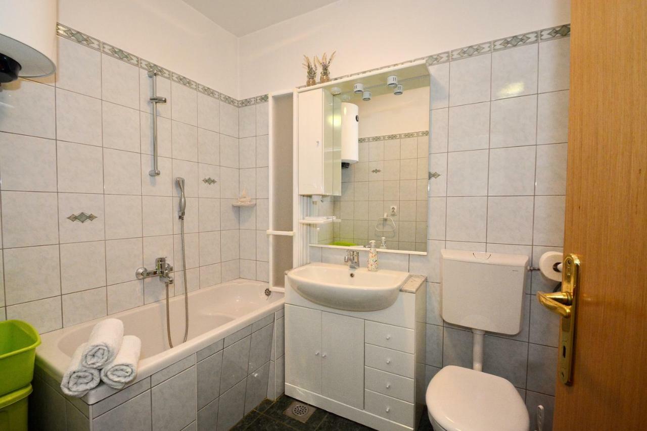 Apartman Vanja Omiš Esterno foto
