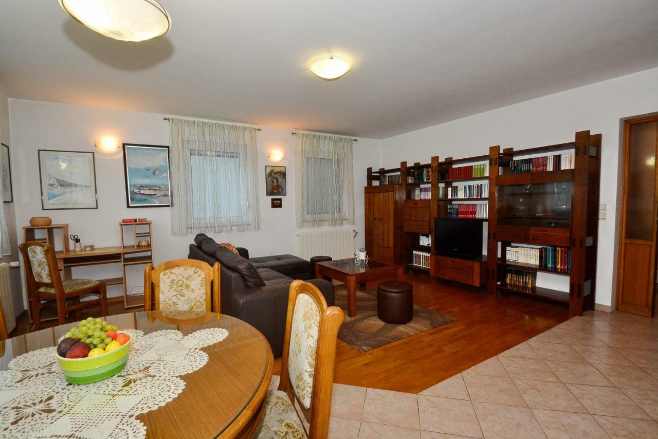 Apartman Vanja Omiš Esterno foto