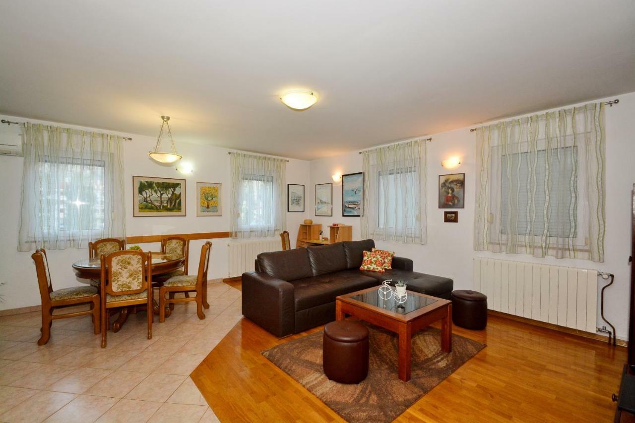 Apartman Vanja Omiš Esterno foto
