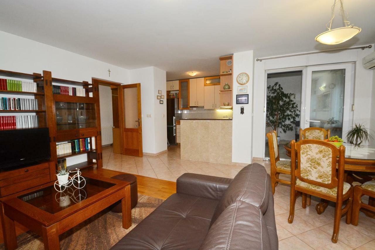 Apartman Vanja Omiš Esterno foto