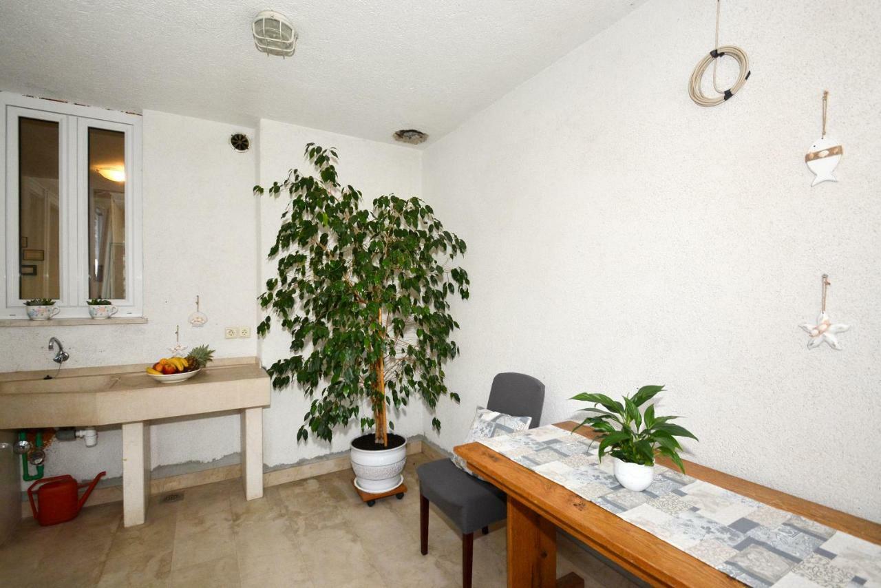 Apartman Vanja Omiš Esterno foto